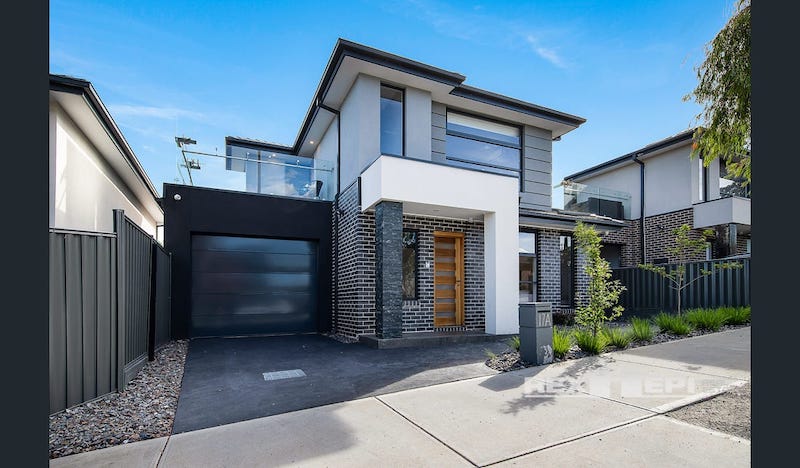 Town House balcony single garage